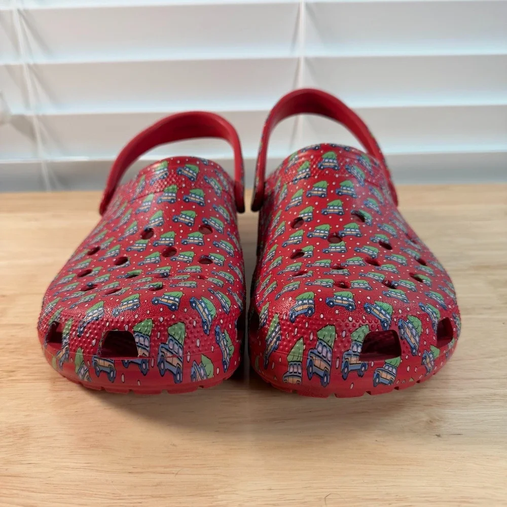 Crocs Vineyard Vines x Clogs Men's Red Christmas Tree Car Print Slip-On  - 11